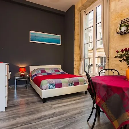 Apartment En Place De La Bourse *