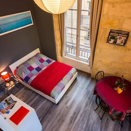 En Place De La Bourse Apartment