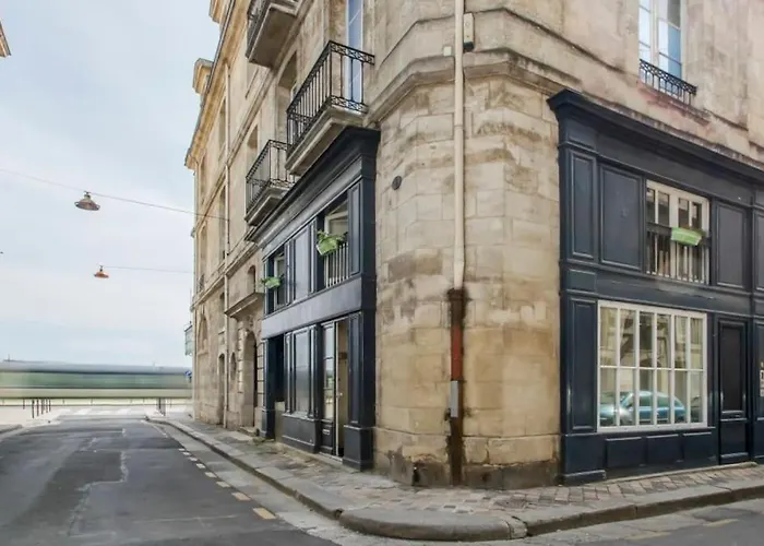 En Place De La Bourse דירה