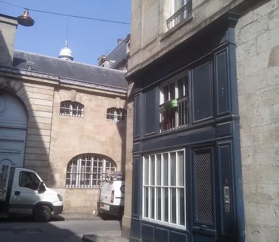 En Place De La Bourse בורדו